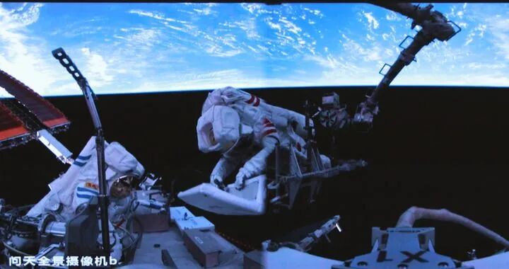 　　在民族復(fù)興征程上奪取新的偉大勝利——紀(jì)念中國(guó)人民抗日戰(zhàn)爭(zhēng)暨世界反法西斯戰(zhàn)爭(zhēng)勝利80周年