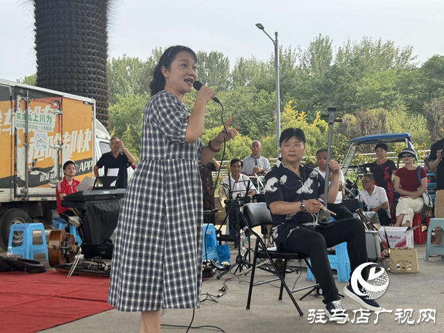 黃河戲劇節(jié)“送戲到身邊”：戲曲名家走進(jìn)社區(qū) 經(jīng)典唱段回蕩街頭