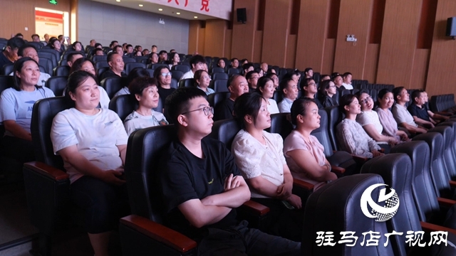  西平縣多單位聯(lián)合組織觀看紀(jì)念抗戰(zhàn)勝利80周年閱兵儀式
