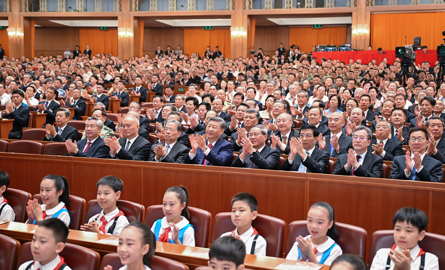 紀(jì)念中國人民抗日戰(zhàn)爭暨世界反法西斯戰(zhàn)爭勝利80周年文藝晚會(huì)《正義必勝》在京隆重舉行