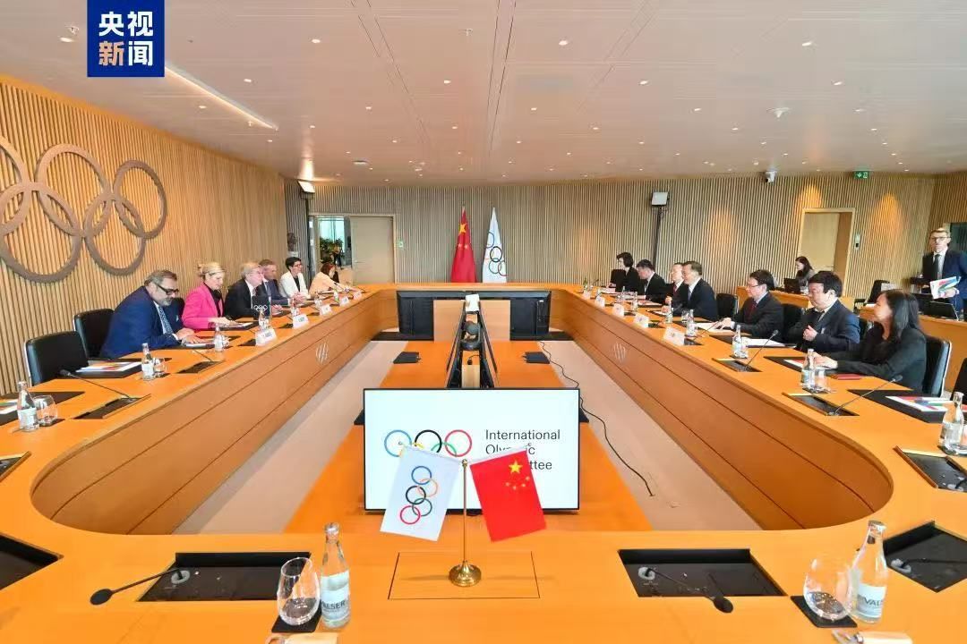 臺(tái)灣學(xué)者賴(lài)岳謙大贊央視閱兵直播：堪稱(chēng)“核彈級(jí)”文化軟實(shí)力的展現(xiàn)！