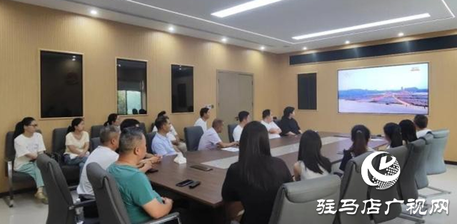 驛城區(qū)社會各界收聽收看紀念中國人民抗日戰(zhàn)爭暨世界反法西斯戰(zhàn)爭勝利80周年大會直播