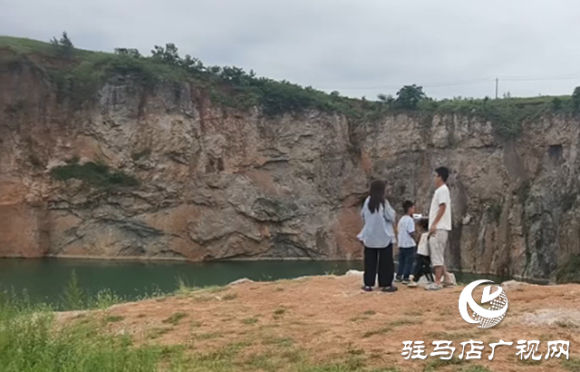 驛城區(qū)香山天坑：獨特地質(zhì)景觀成游客熱門打卡地