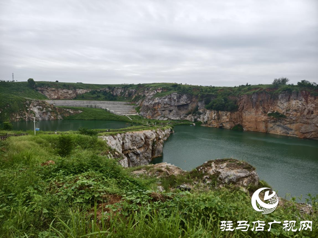 驛城區(qū)香山天坑：獨特地質(zhì)景觀成游客熱門打卡地