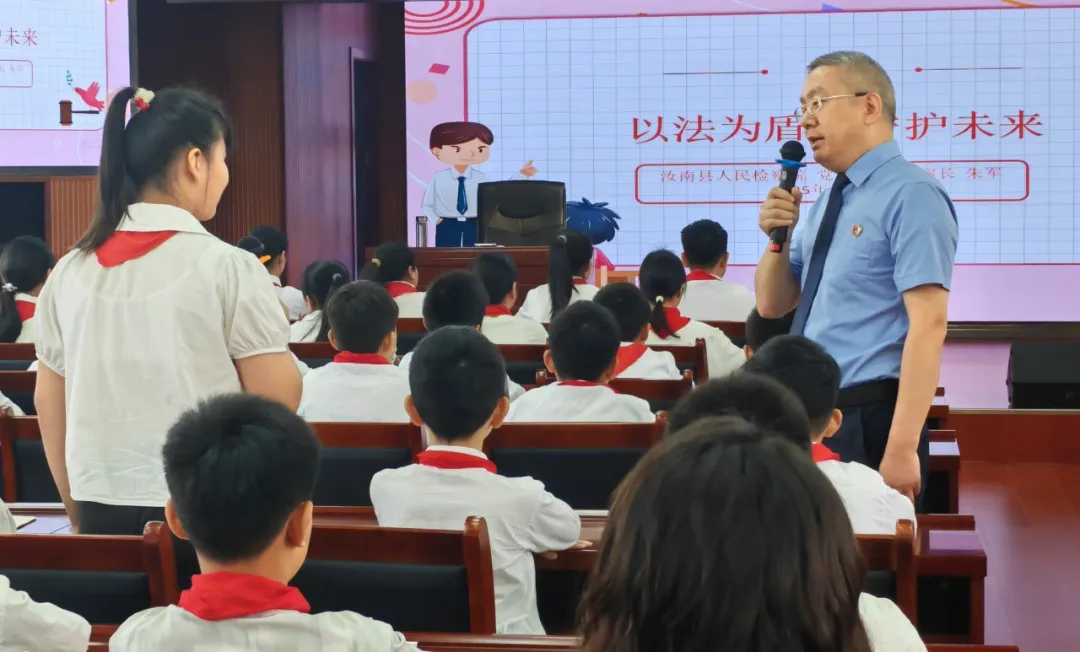 以法為盾 守護(hù)未來——汝南縣人民檢察院開展教師節(jié)走訪暨送法進(jìn)校園活動(dòng)