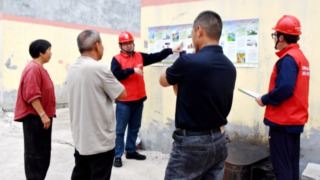 國網平輿縣供電公司：走村入戶送安全 電力科普解民憂