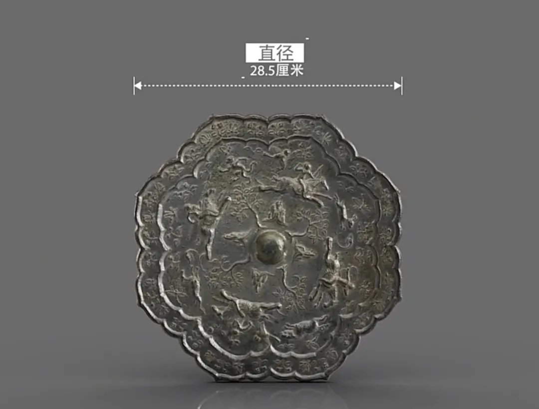 文博日歷丨唐代銅鏡上的“三人行，必有我?guī)煛? /></p>
<p style=