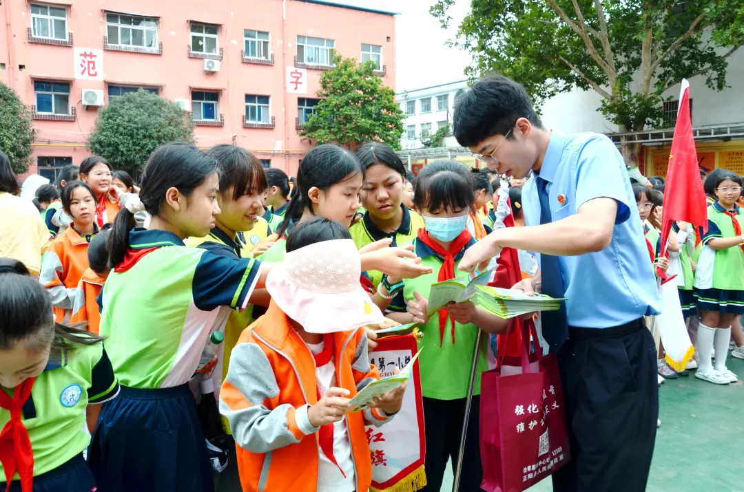 正陽(yáng)縣人民檢察院開(kāi)展“法治進(jìn)校園”活動(dòng)