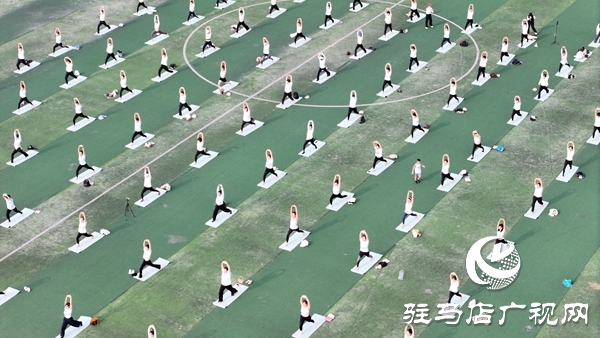 2025年全國健身瑜伽公益活動(dòng)暨社區(qū)運(yùn)動(dòng)會(huì)瑜伽嘉年華在我市啟動(dòng)