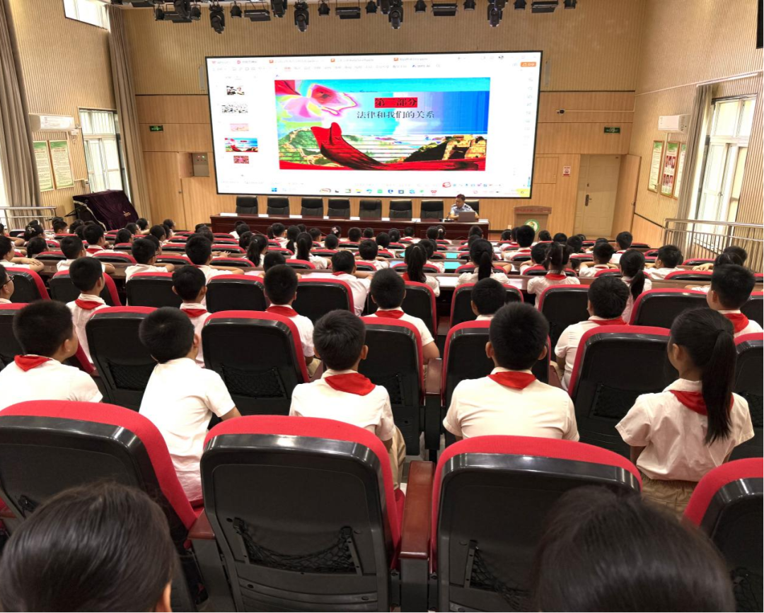 駐馬店市第三十三小學(xué)開展法治教育講座：法治進(jìn)校園 安全伴成長