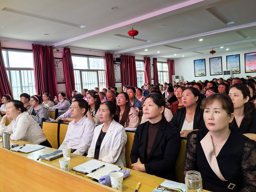  您好，一年級(jí)！家長(zhǎng)，家長(zhǎng)，預(yù)備起！&mdash;&mdash;駐馬店市第十一小學(xué)舉行一年級(jí)新生家長(zhǎng)講座