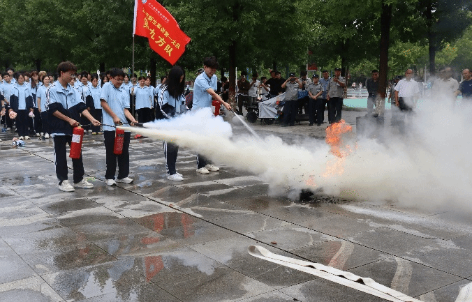 防災(zāi)減災(zāi)，消防演練在行動 ——駐馬店職業(yè)技術(shù)學(xué)院保衛(wèi)處舉辦2025級新生消防安全培訓(xùn)