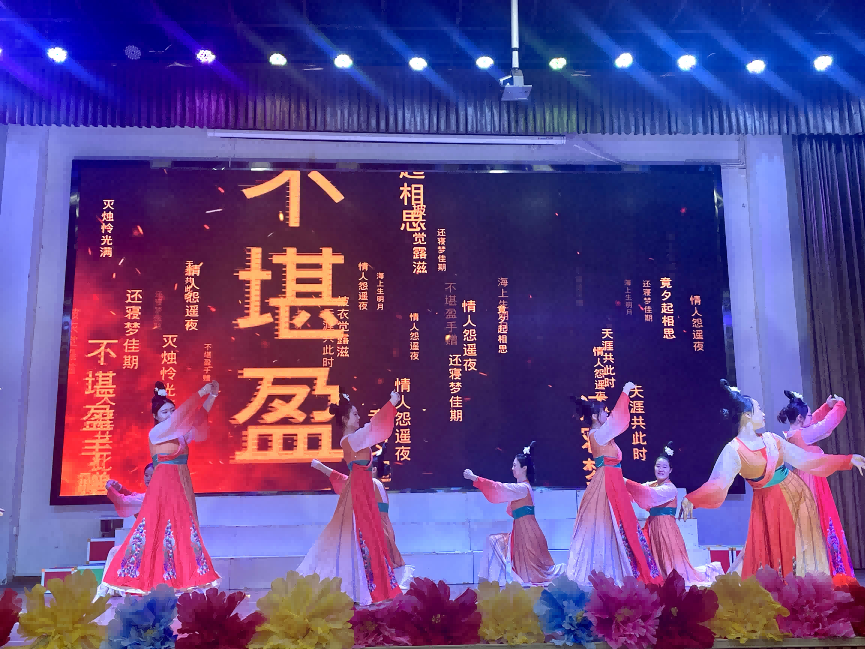 駐馬店市實(shí)驗(yàn)幼兒園開(kāi)展2025年教師節(jié)暨建園六十周年表彰大會(huì)