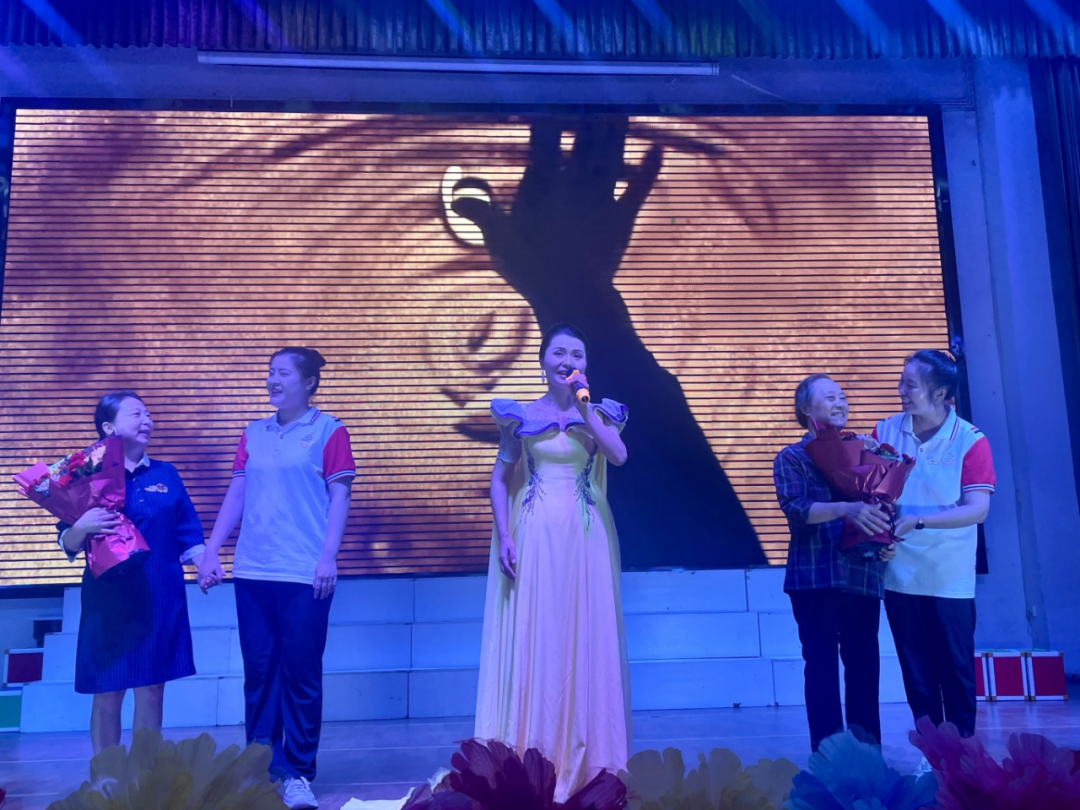 駐馬店市實(shí)驗(yàn)幼兒園開(kāi)展2025年教師節(jié)暨建園六十周年表彰大會(huì)