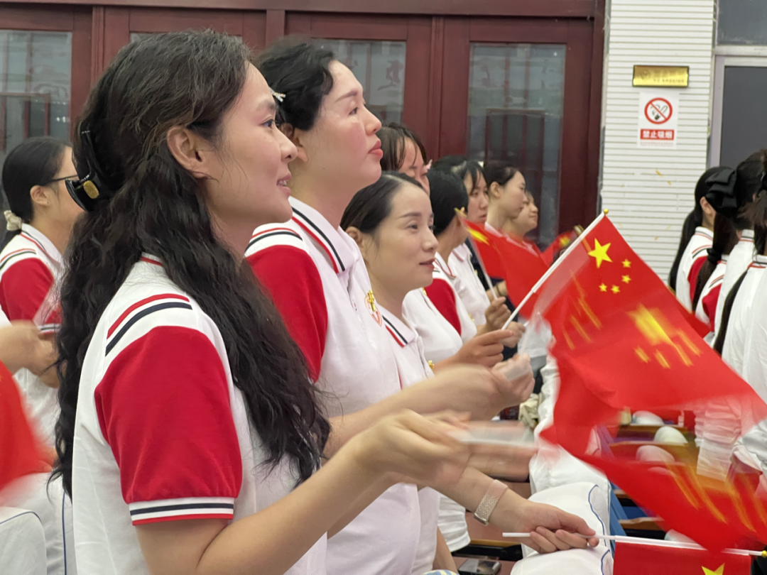 駐馬店市實(shí)驗(yàn)幼兒園開(kāi)展2025年教師節(jié)暨建園六十周年表彰大會(huì)