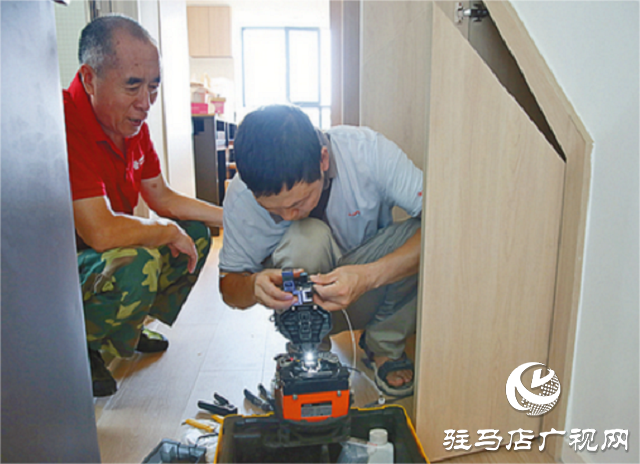 駐馬店聯(lián)通高新區(qū)分公司高效服務解民憂