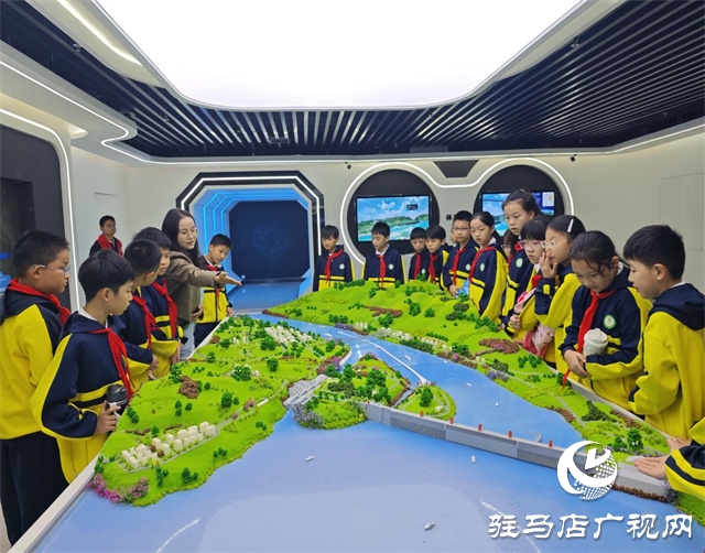  聚焦科普制造 感受科技魅力---- 第三十三小學參觀黃淮學院工程技術中心研學活動