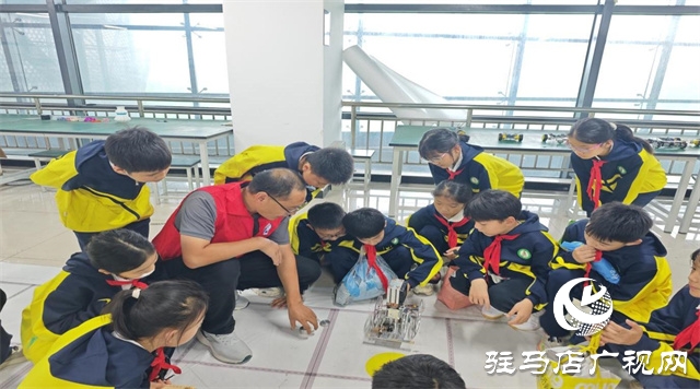  聚焦科普制造 感受科技魅力---- 第三十三小學參觀黃淮學院工程技術中心研學活動