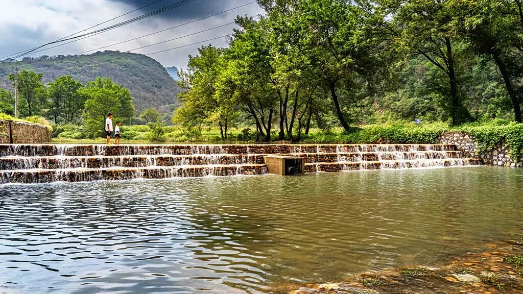 秋日秘境—駐馬店紅石崖竟藏著一道飛瀑流泉的仙境！