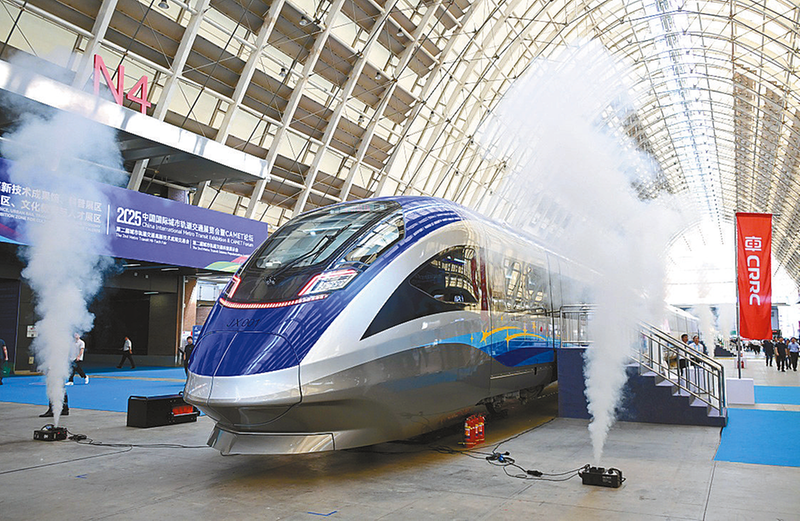 我國(guó)首列中國(guó)標(biāo)準(zhǔn)智能市域列車亮相