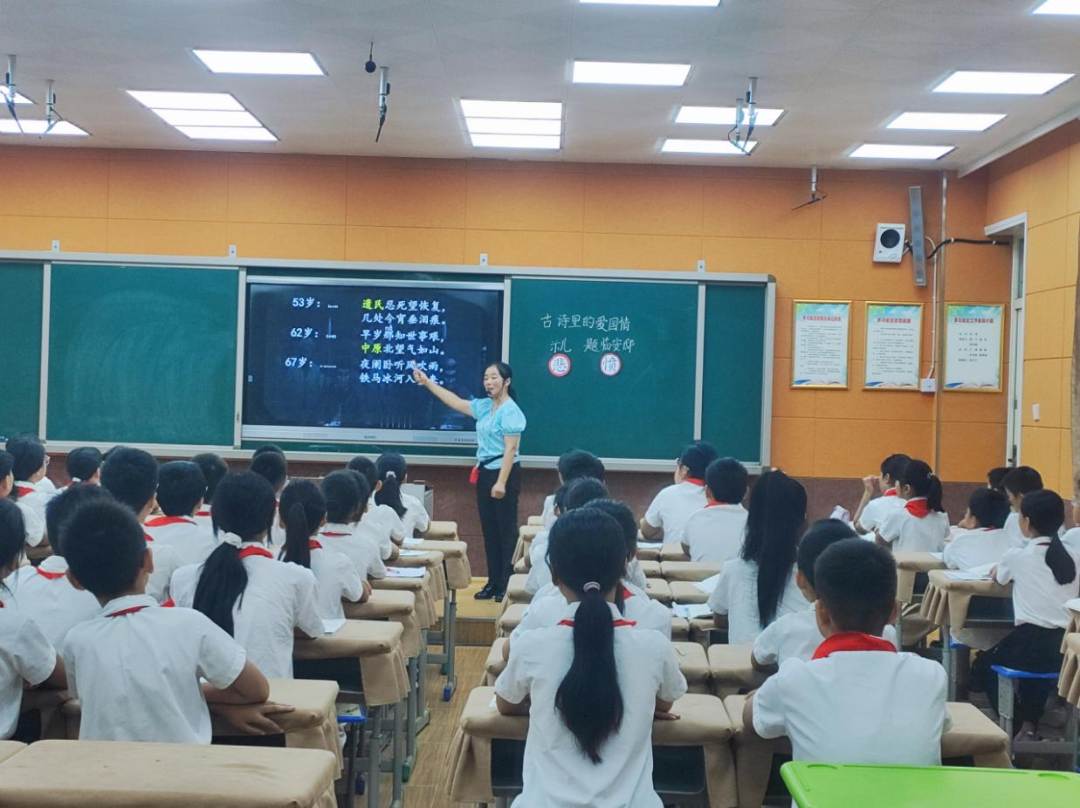 駐馬店市第三十三小學(xué)開展語文數(shù)學(xué)學(xué)科引領(lǐng)課活動(dòng)