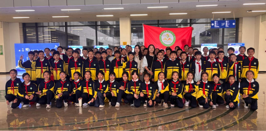 駐馬店市第三十三小學(xué)參觀黃淮學(xué)院工程技術(shù)中心研學(xué)活動(dòng)