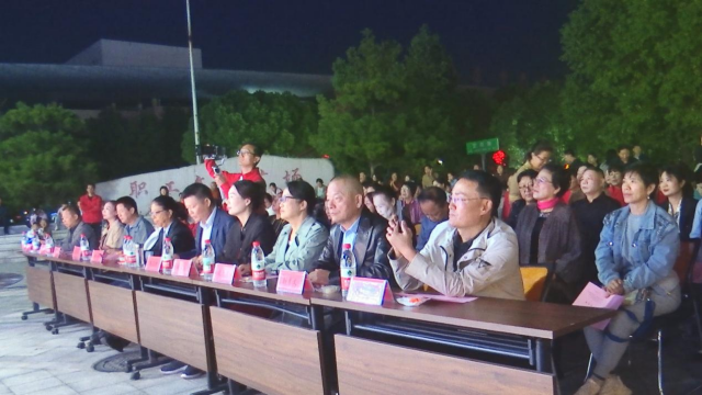 “中國夢 勞動美 工會情” 2025 年駐馬店工會職工文化廣場慶祝中國人民抗日戰(zhàn)爭勝利 80 周年暨閉幕演出圓滿舉行