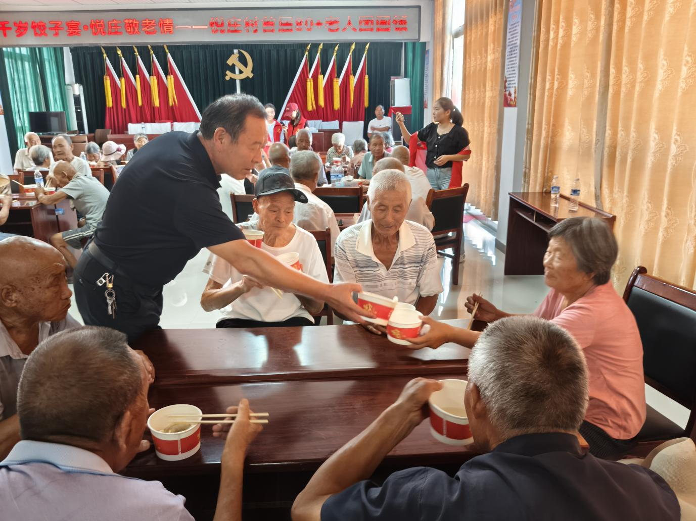  遂平縣玉山鎮(zhèn)悅莊村：熱熱鬧鬧餃子宴 孝善敬老顯真情