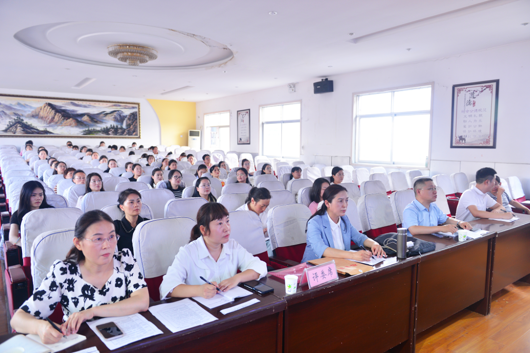 駐馬店市第三小學(xué)舉行2025年班主任班會(huì)課“大比武”活動(dòng)