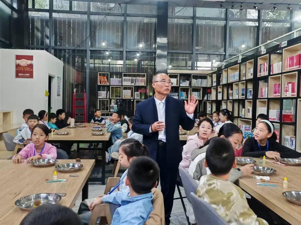 探秘非遺蓍草 傳承天中文脈 | 駐馬店市圖書館舉辦非遺蓍草手工制作活動(dòng)