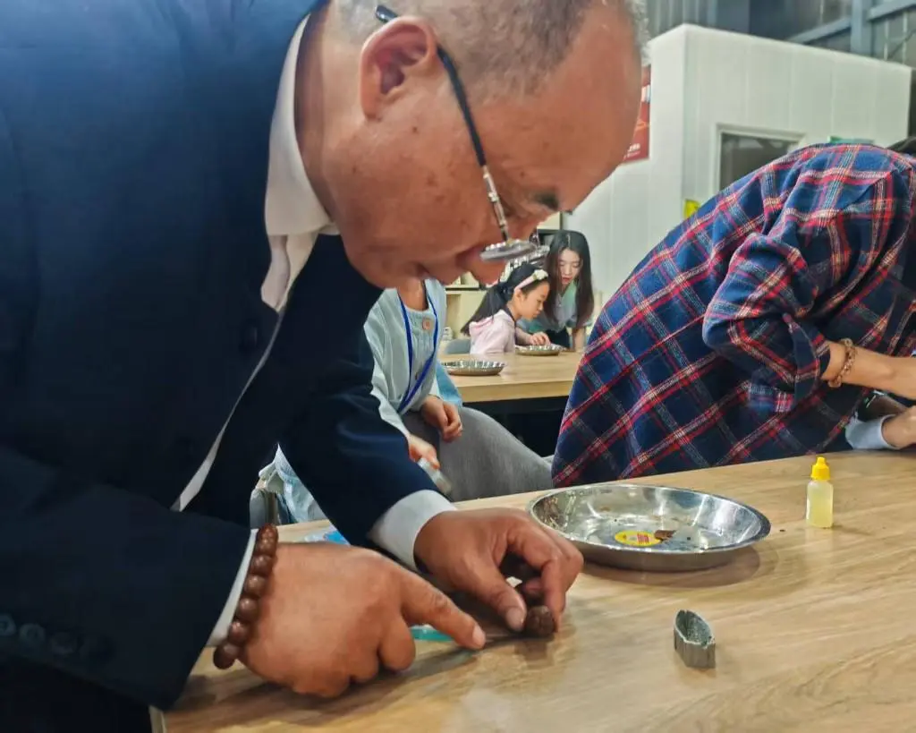 探秘非遺蓍草 傳承天中文脈 | 駐馬店市圖書館舉辦非遺蓍草手工制作活動(dòng)