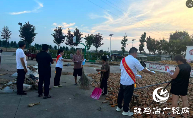 中華財(cái)險(xiǎn)駐馬店中支開(kāi)展“為群眾送知識(shí)”金融教育宣傳周活動(dòng)