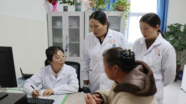  &ldquo;聚焦織網(wǎng) 同質(zhì)發(fā)展&rdquo;駐馬店市中心醫(yī)院專家團(tuán)走進(jìn)新蔡縣中醫(yī)院