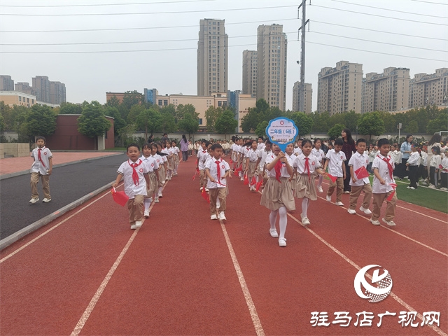  經(jīng)濟開發(fā)區(qū)金雀路小學(xué)舉行“揚少年風(fēng)貌 展隊列英姿”隊列隊形展示活動