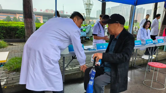健康送身邊，義診暖人心&mdash;&mdash;駐馬店市第一人民醫(yī)院開展&ldquo;服務(wù)百姓健康行動(dòng)&rdquo;義診活動(dòng)