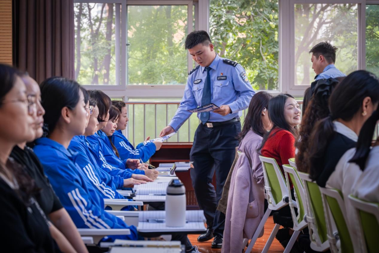 開發(fā)區(qū):反詐民警攜手社區(qū)民警 筑牢師生防騙“防火墻”