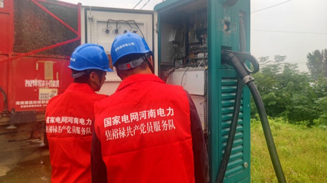 國網(wǎng)泌陽縣供電公司：上門“問診”充電樁 滿電出發(fā)過佳節(jié)