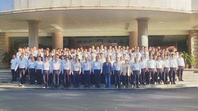 駐馬店市財(cái)政局舉行升國旗儀式 禮贊新中國76周年華誕