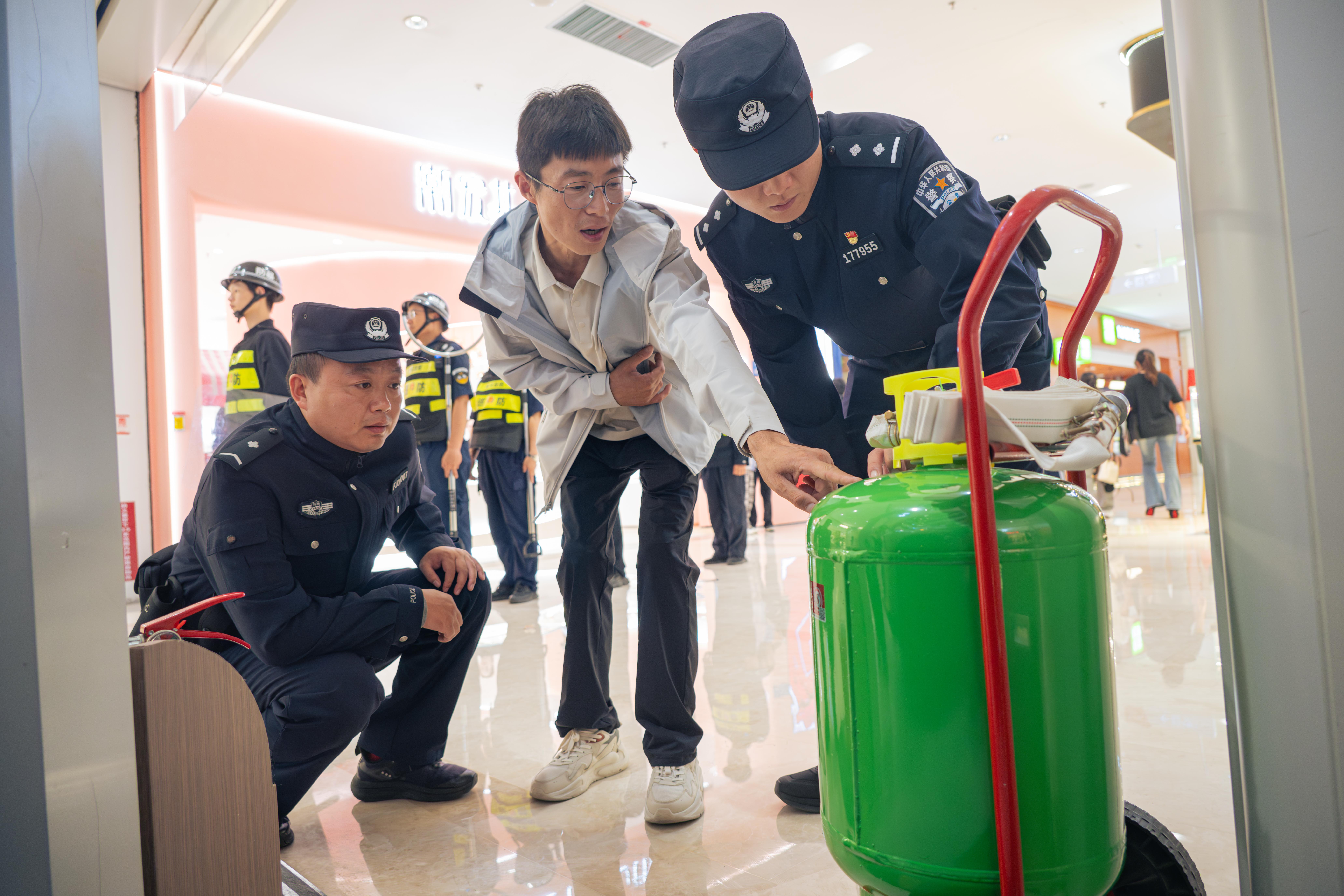 開發(fā)區(qū):國慶“警色”濃，忠誠護(hù)平安