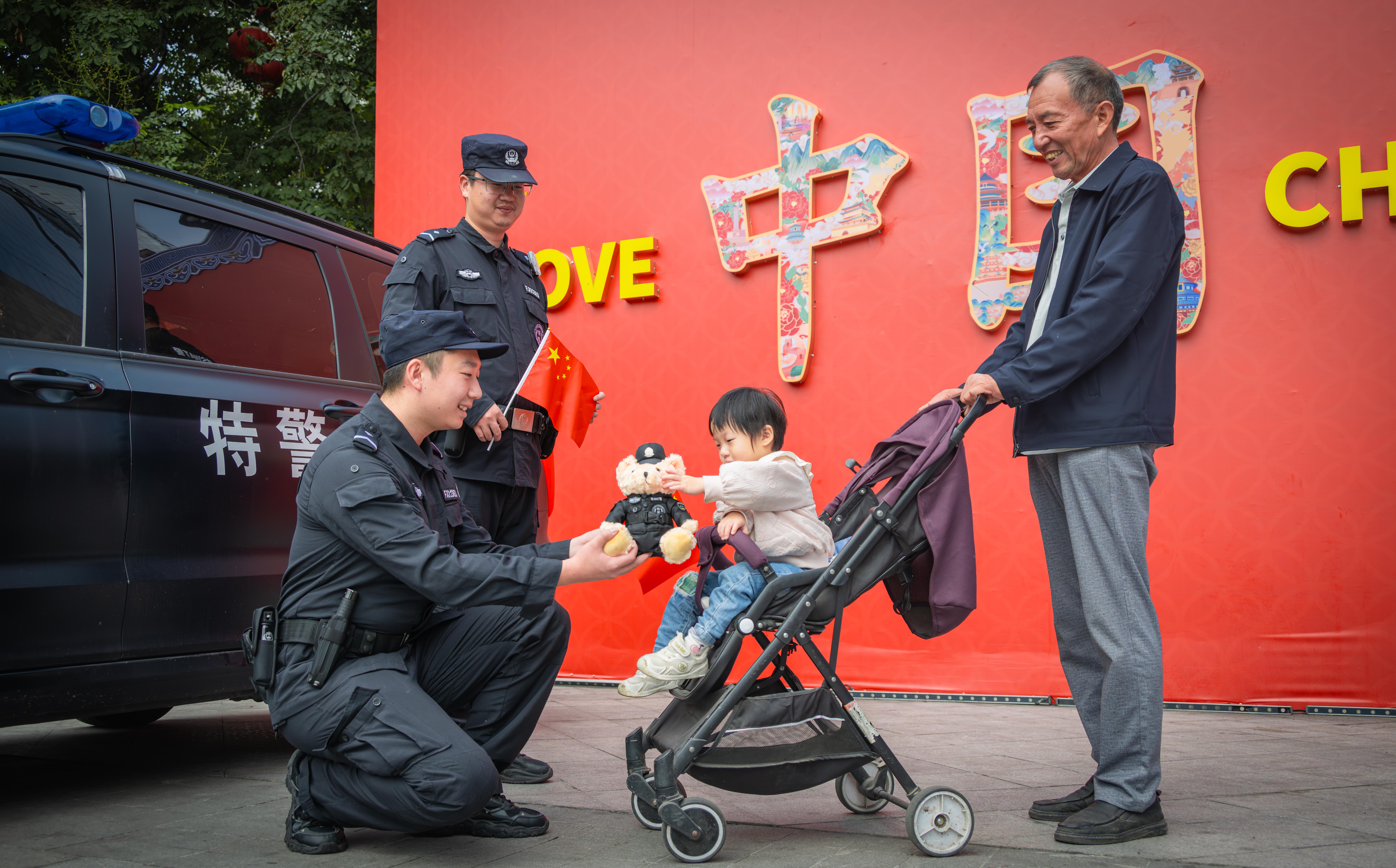 開發(fā)區(qū):國慶“警色”濃，忠誠護(hù)平安