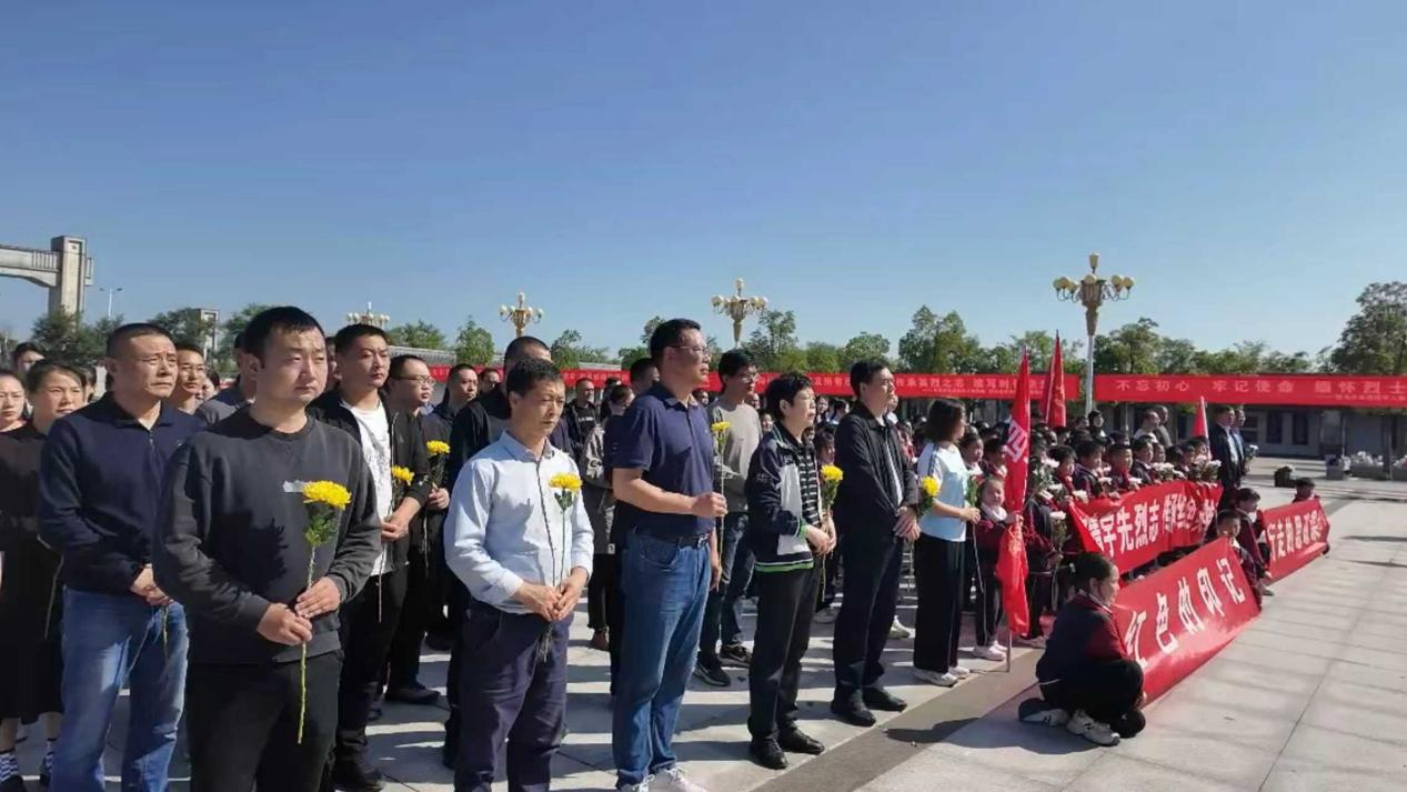  駐馬店市第十八初級(jí)中學(xué)開展“行走的思政課”實(shí)踐活動(dòng)