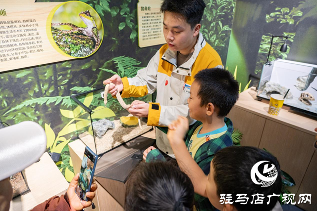 駐馬店市科技館：“雙節(jié)”科普活動(dòng)吸引1.4萬(wàn)人次參與 沉浸式體驗(yàn)激發(fā)青少年科學(xué)熱情??