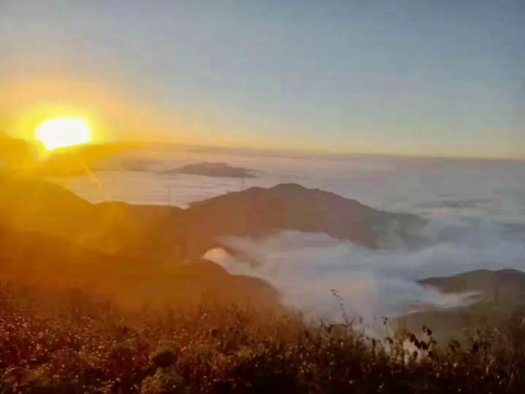 暮色漫過白云山，來這里感受云端與晚風(fēng)