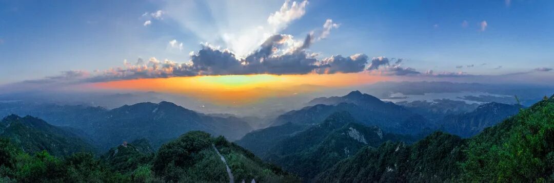 暮色漫過白云山，來這里感受云端與晚風(fēng)