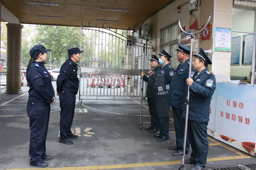 駐馬店市第十一小學(xué)開展反恐消防綜合實(shí)訓(xùn)