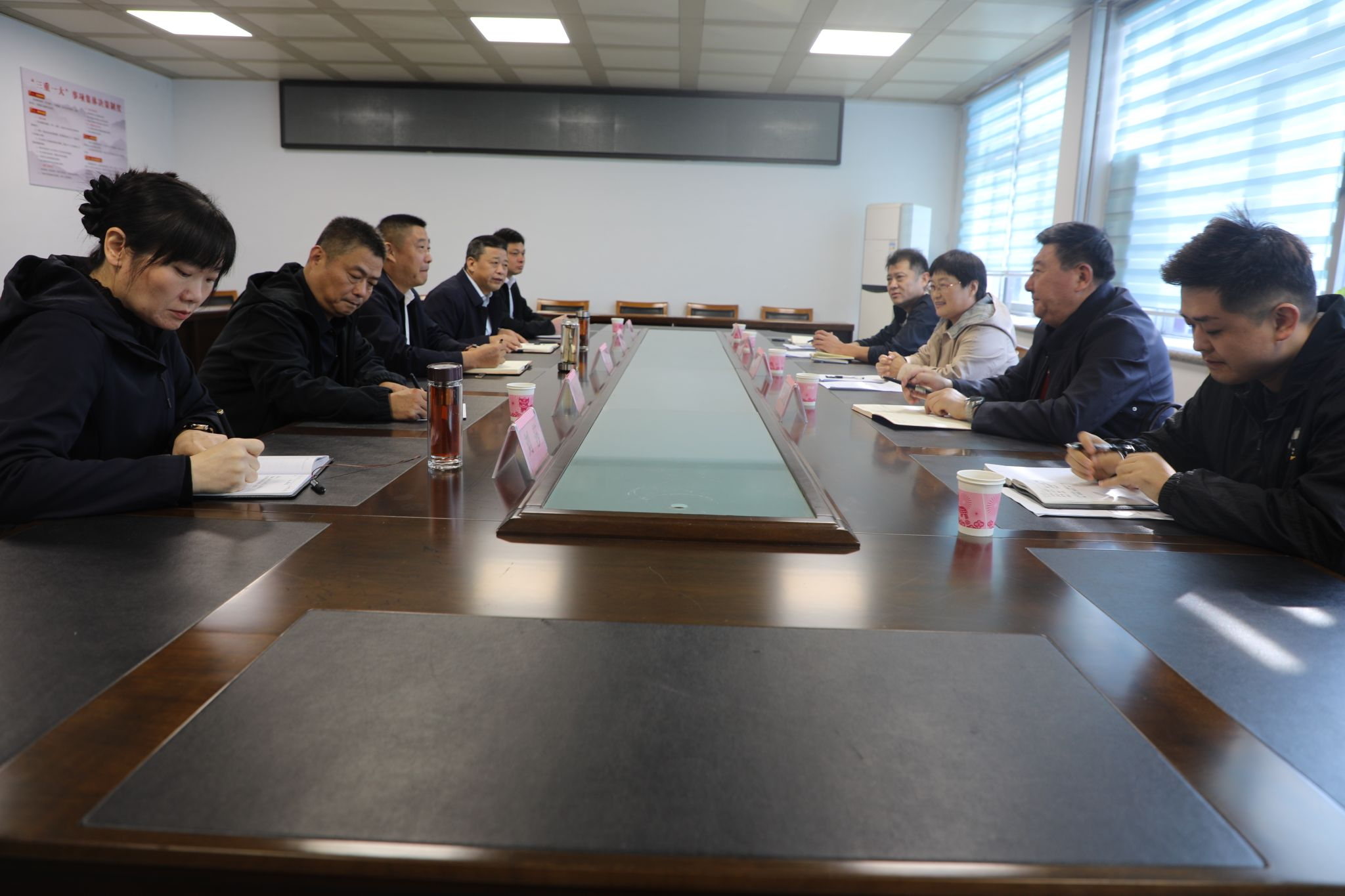 駐馬店職業(yè)技術(shù)學(xué)院副校長(zhǎng)李鳳霞帶隊(duì)赴駐馬店市就業(yè)創(chuàng)業(yè)服務(wù)中心開展交流座談活動(dòng)