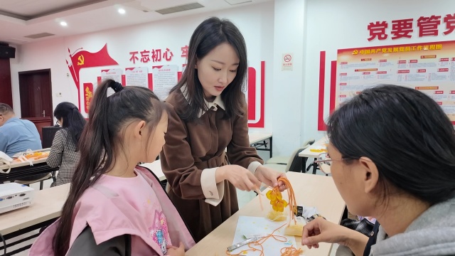 駐馬店市總工會(huì)舉辦周末公益課桂花葡萄香皂制作活動(dòng)