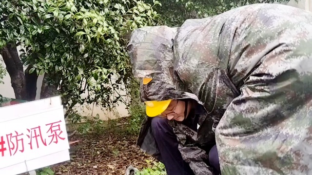 國網(wǎng)平輿縣供電公司:冒雨特巡 確保電網(wǎng)安全穩(wěn)定運行