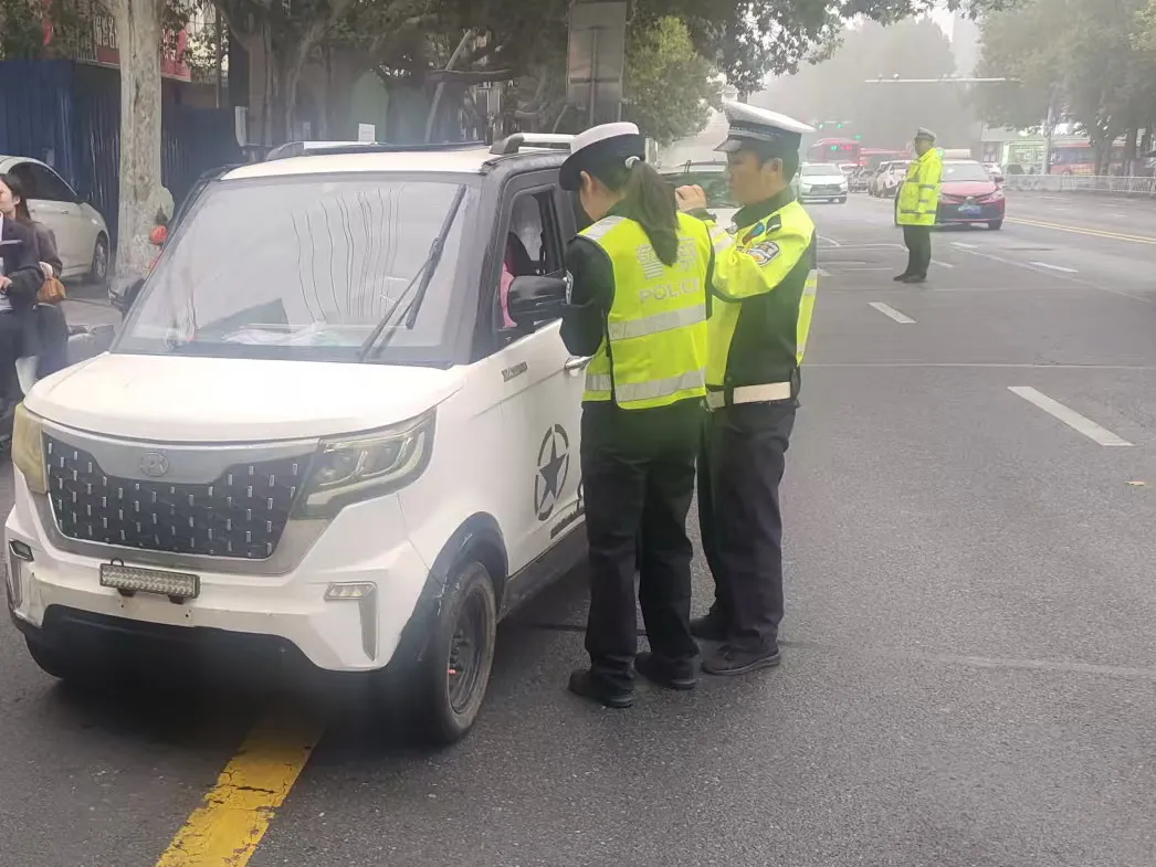 駐馬店交警開展非機(jī)動車交通違法專項(xiàng)整治行動