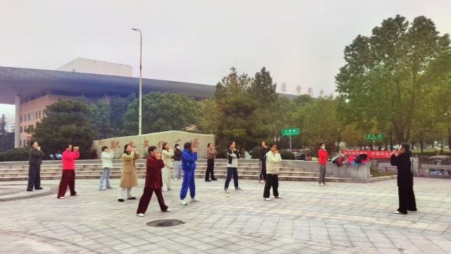 駐馬店市職工心理健康服務(wù)中心開(kāi)辦健身氣功養(yǎng)心課堂